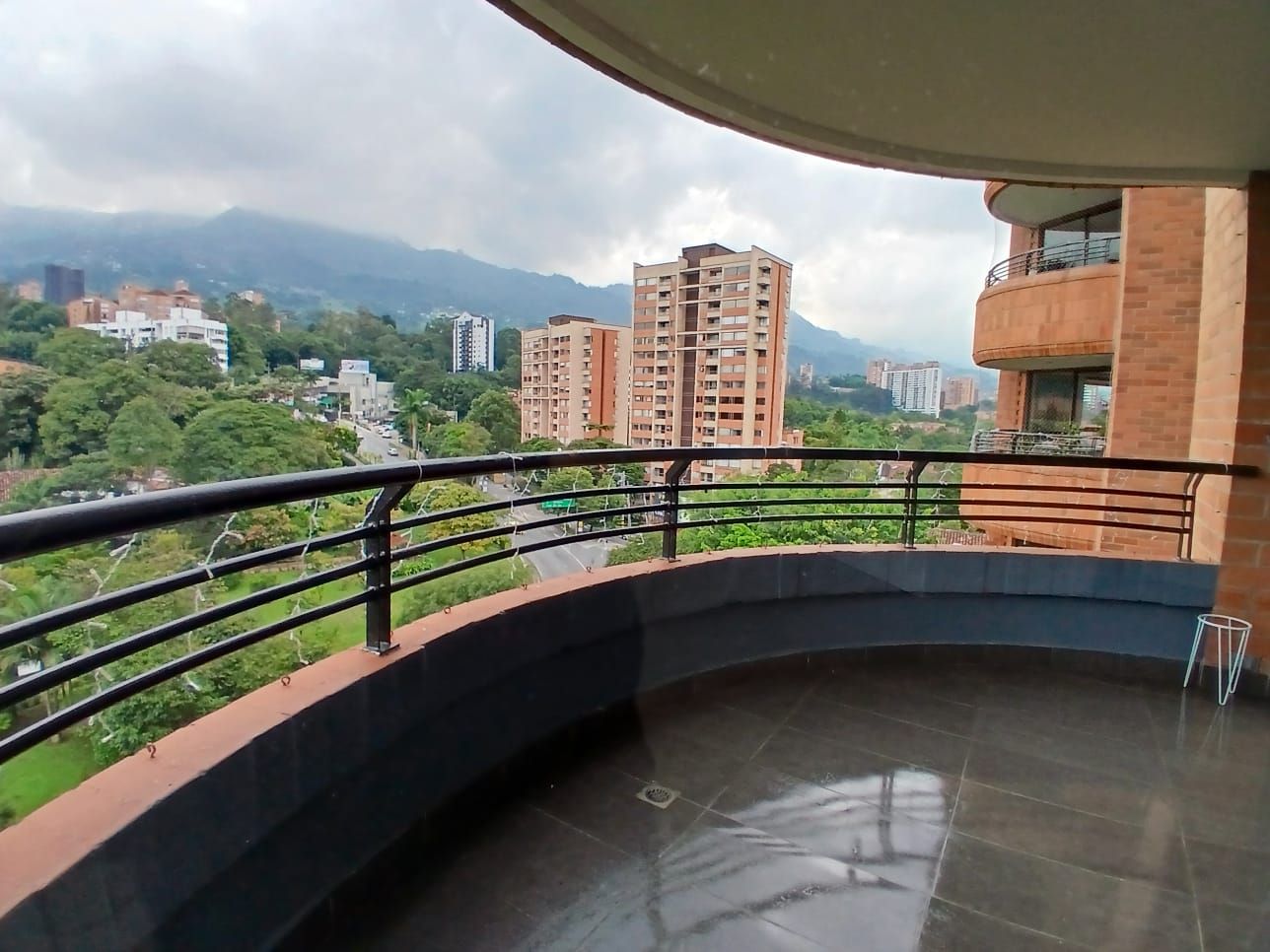 Apartamento en arriendo Antioquia Medellín El Diamante No2 160 m2 Habitaciones 3 Baños 4 Garajes 2 Precio $7200000