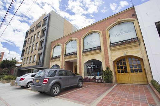 Local en venta Cundinamarca Bogotá San Patricio 677 m2 Habitaciones 0 Baños 4 Garajes 7 Precio $7350000000