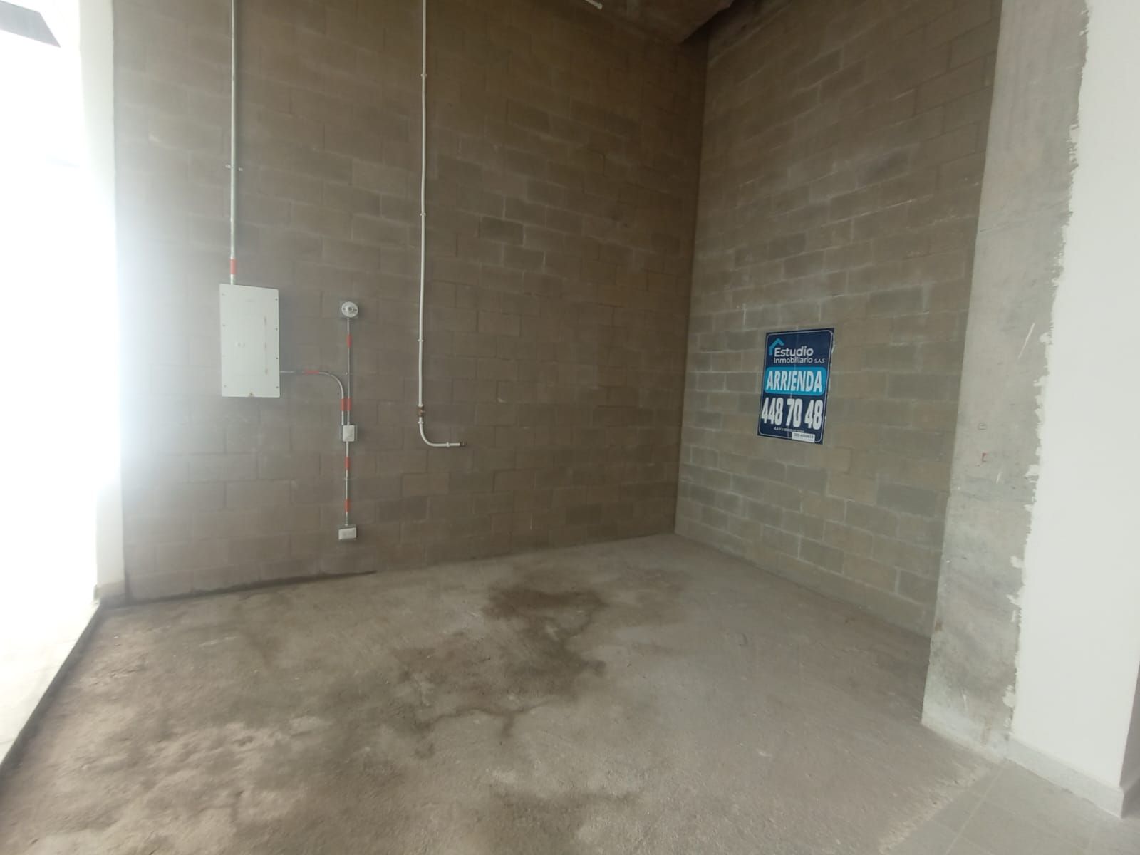 Local Comercial en arriendo Antioquia Medellín La America 18 m2 Habitaciones 0 Baños 1 Garajes 0 Precio $3800000