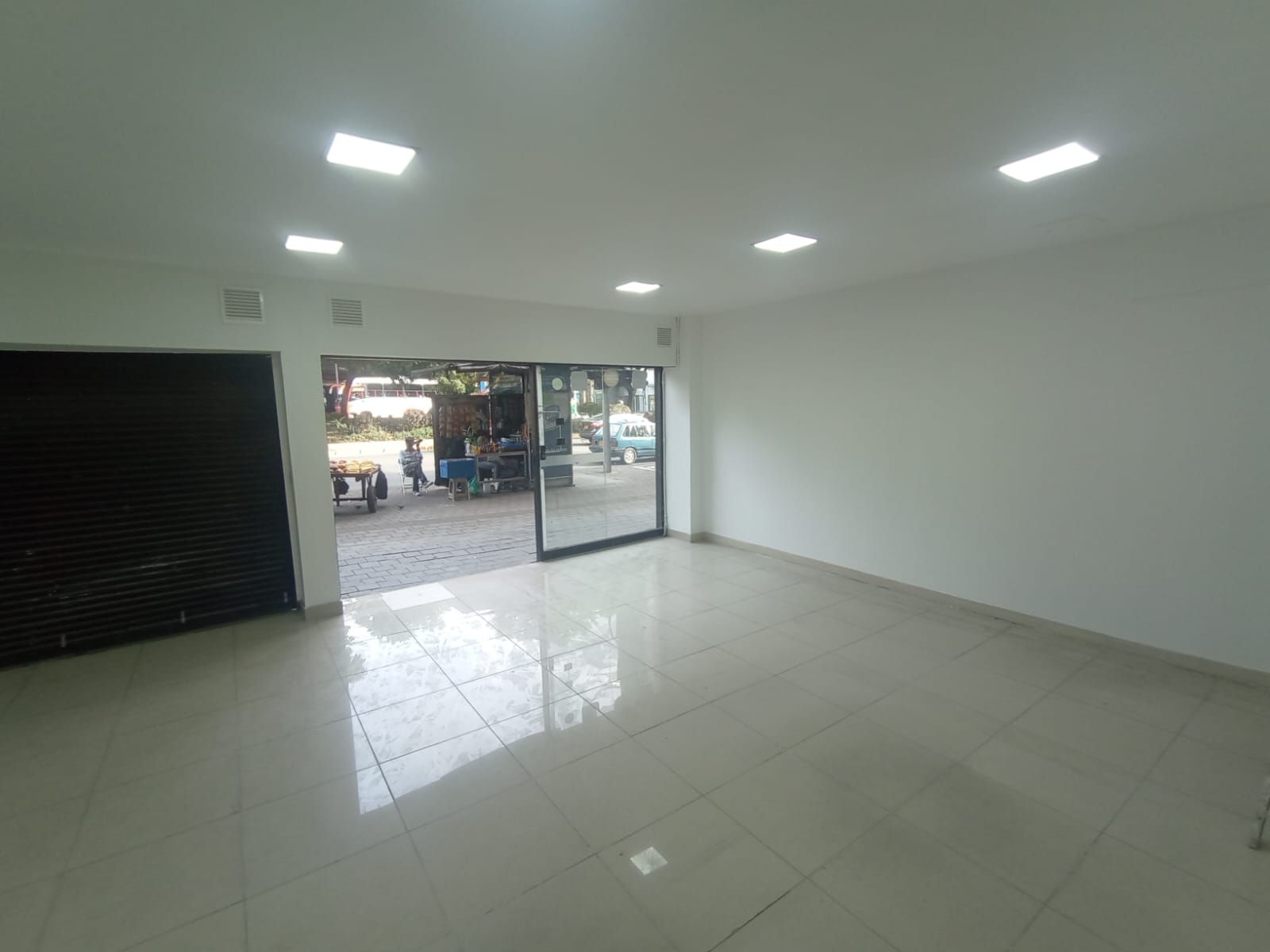 Local Comercial en arriendo Antioquia Medellín Villanueva 103 m2 Habitaciones 0 Baños 1 Garajes 0 Precio $7800000