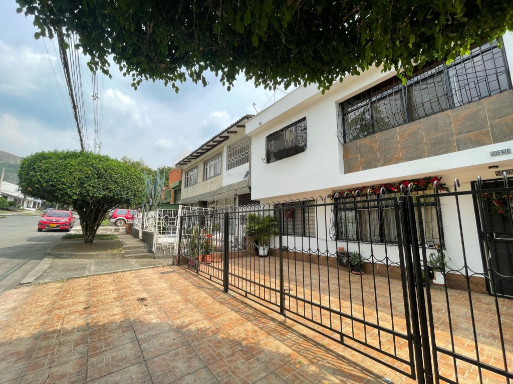 Casa en arriendo Valle Del Cauca Cali Nn 170 m2 Habitaciones 2 Baños 2 Garajes 1 Precio $1780000