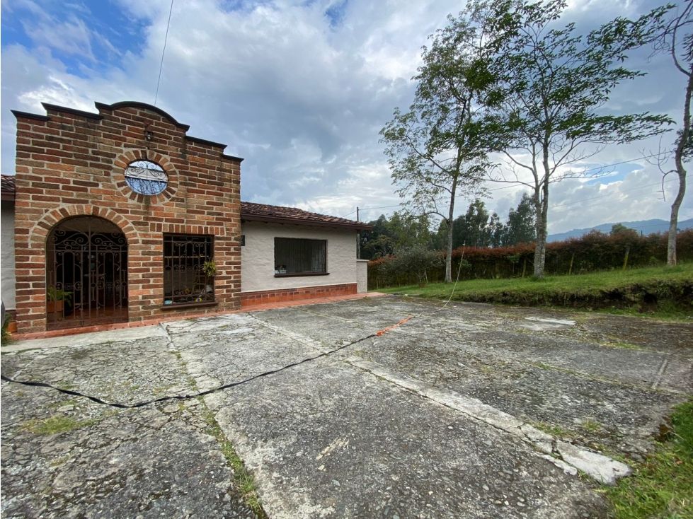 Casa Campestre en arriendo Antioquia Envigado Loma Del Atravesado 200 m2 Habitaciones 3 Baños 2 Garajes 2 Precio $6500000