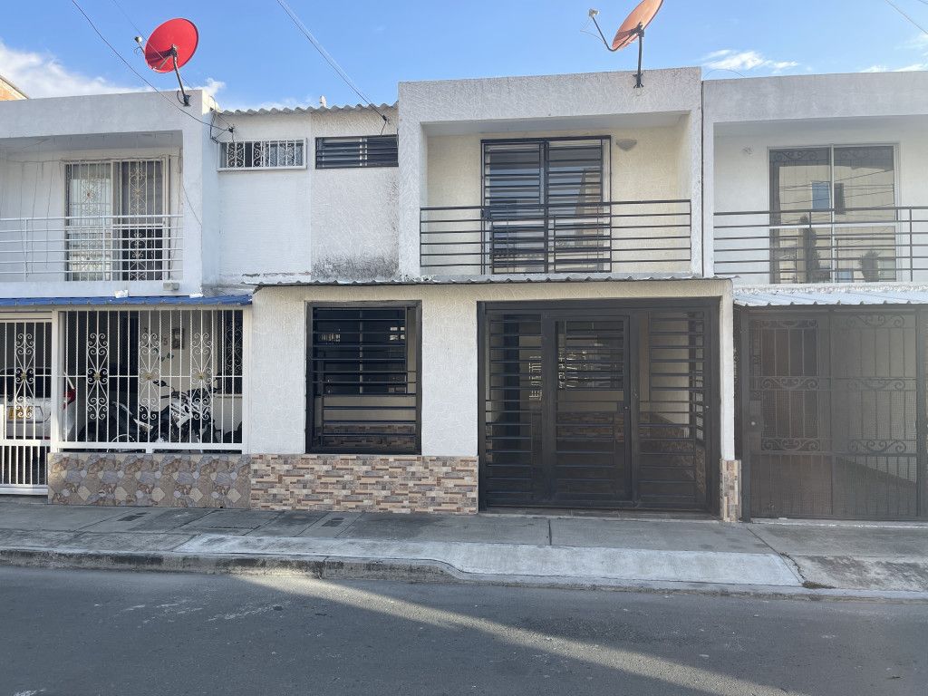 Casa en arriendo Valle Del Cauca Palmira Ub Tulipanes De La Italia Iii 85 m2 Habitaciones 4 Baños 3 Garajes 1 Precio $1200000