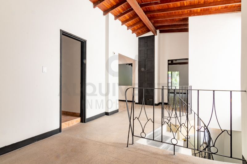 Casa en arriendo Antioquia Medellín Villanueva 330 m2 Habitaciones 7 Baños 2 Garajes 0 Precio $4600000