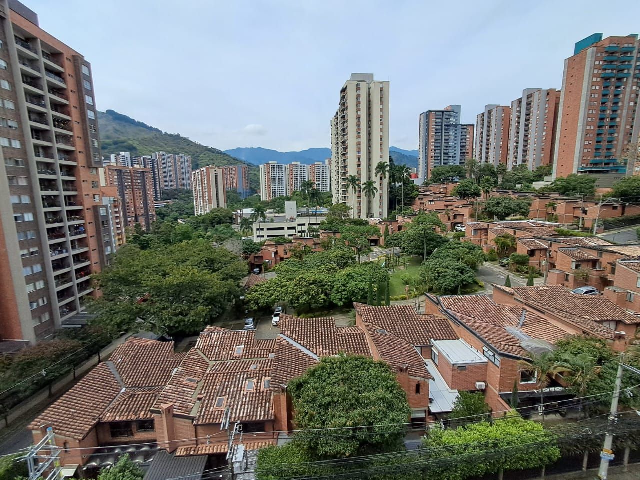 Apartamento en arriendo Antioquia Medellín Loma De Los Bernal 65 m2 Habitaciones 3 Baños 2 Garajes 1 Precio $3100000