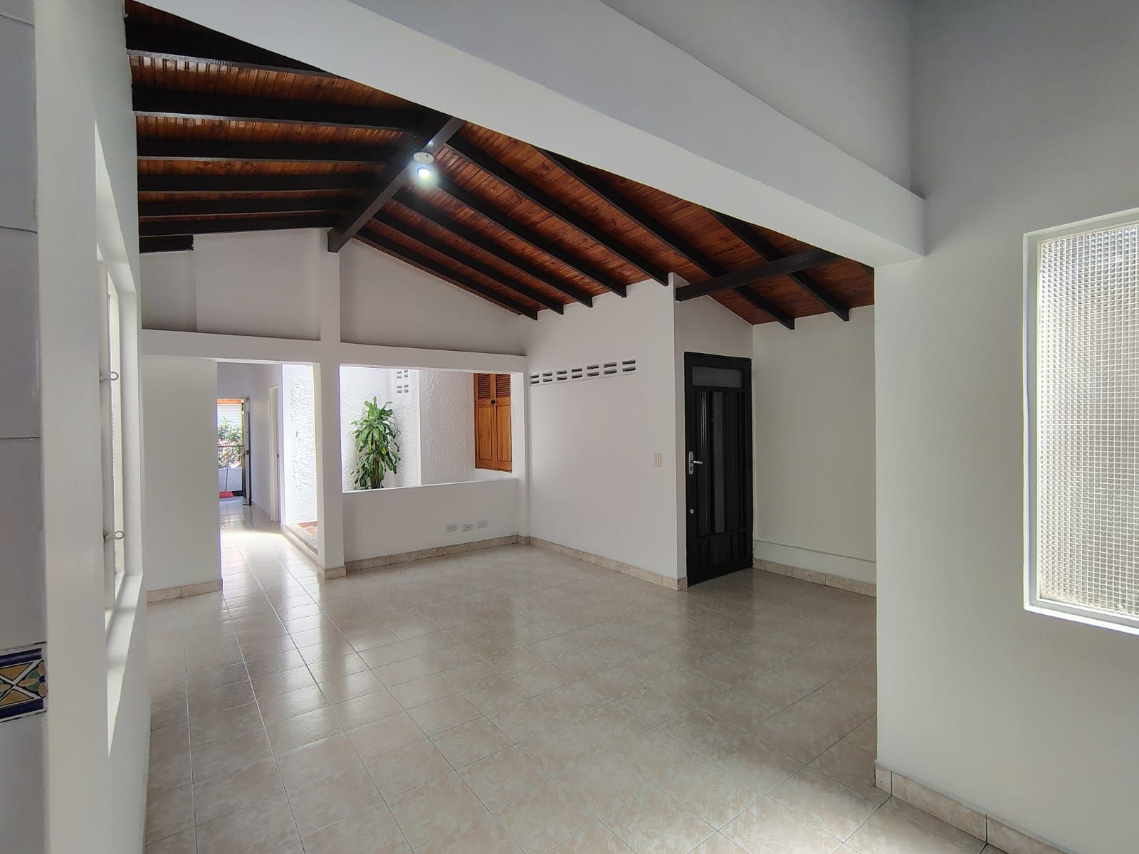 Apartamento en arriendo Antioquia Envigado Trianon 105 m2 Habitaciones 3 Baños 2 Garajes 0 Precio $2600000