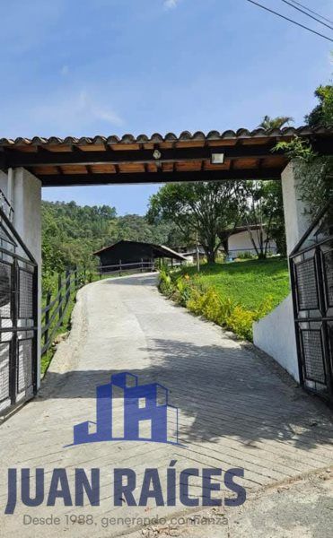 Finca en arriendo Antioquia Caldas Caldas 5000 m2 Habitaciones 5 Baños 4 Garajes 0 Precio $9000000