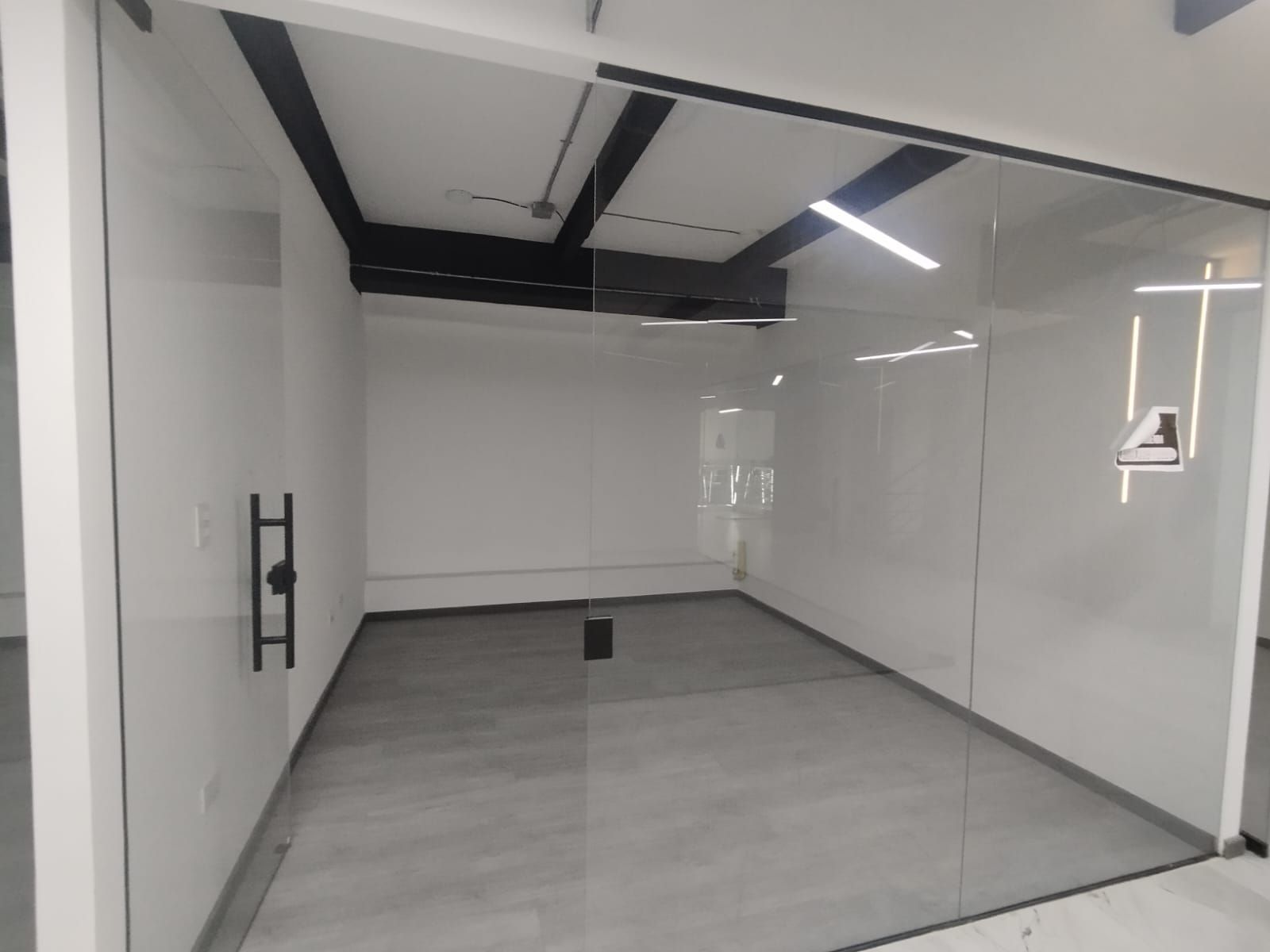 Local en arriendo Antioquia Medellín El Rincon 14 m2 Habitaciones 0 Baños 0 Garajes 0 Precio $2000000