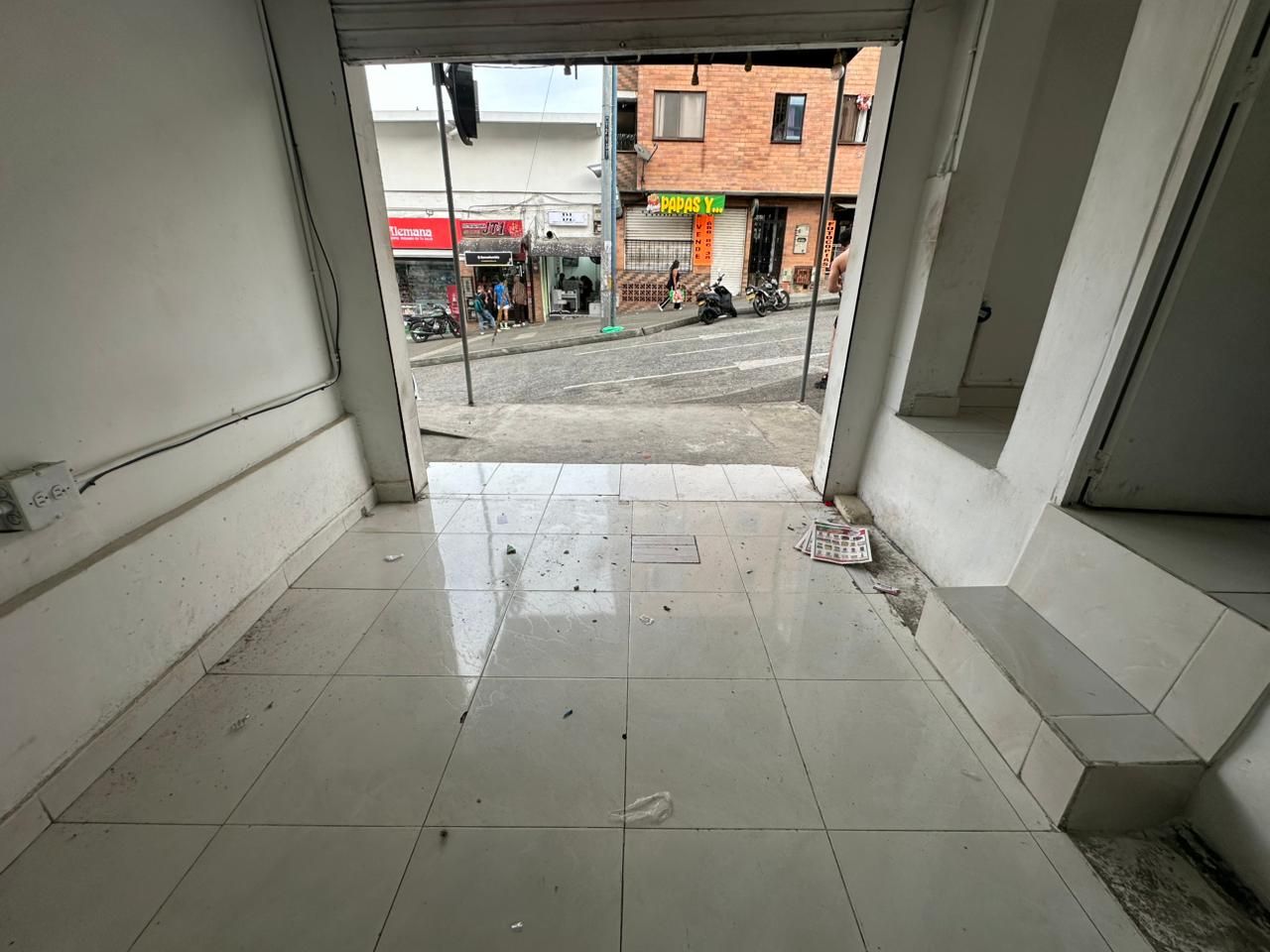 Local en arriendo Antioquia Medellín Buenos Aires 40 m2 Habitaciones 0 Baños 1 Garajes 0 Precio $3800000