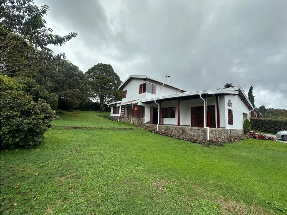 Casa en arriendo Antioquia Envigado Envigado 250 m2 Habitaciones 3 Baños 3 Garajes 2 Precio $11000000