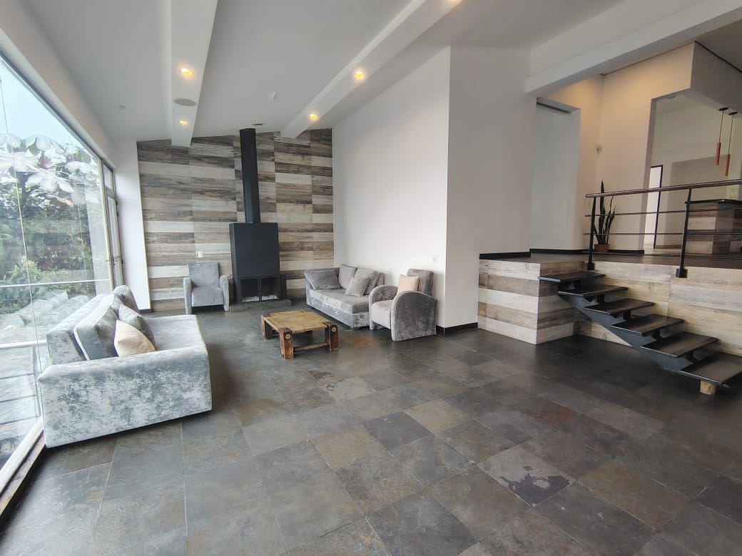 Casa en arriendo Antioquia Envigado La Mesa 310 m2 Habitaciones 3 Baños 4 Garajes 6 Precio $18500000