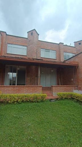 Casa en arriendo Antioquia Envigado Loma De Las Brujas 200 m2 Habitaciones 3 Baños 4 Garajes 1 Precio $8500000