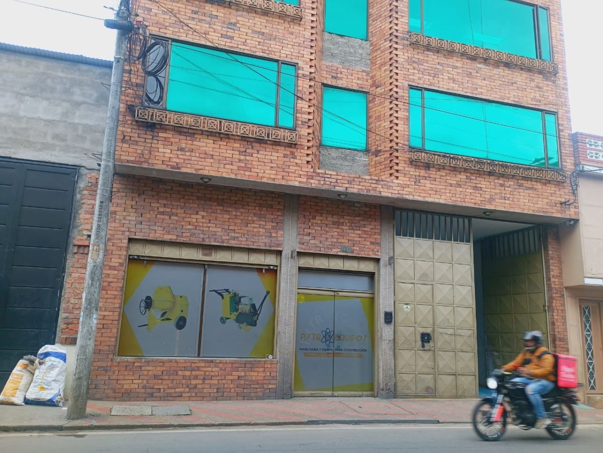 Bodega en venta Cundinamarca Bogotá Simón Bolívar 330 m2 Habitaciones 0 Baños 4 Garajes 2 Precio $2300000000