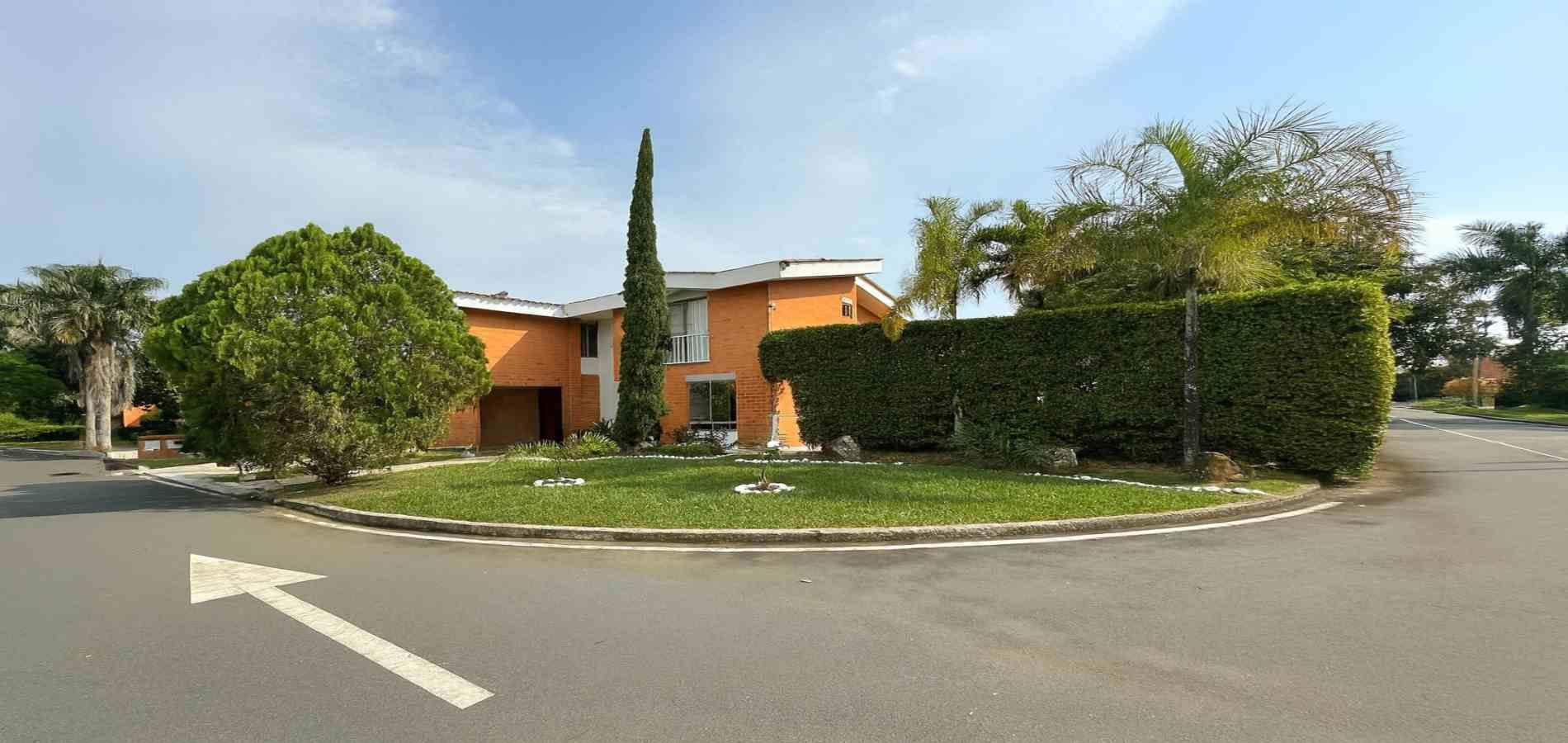 Casa en arriendo Valle Del Cauca Cali Nn 560 m2 Habitaciones 5 Baños 5 Garajes 4 Precio $12000000