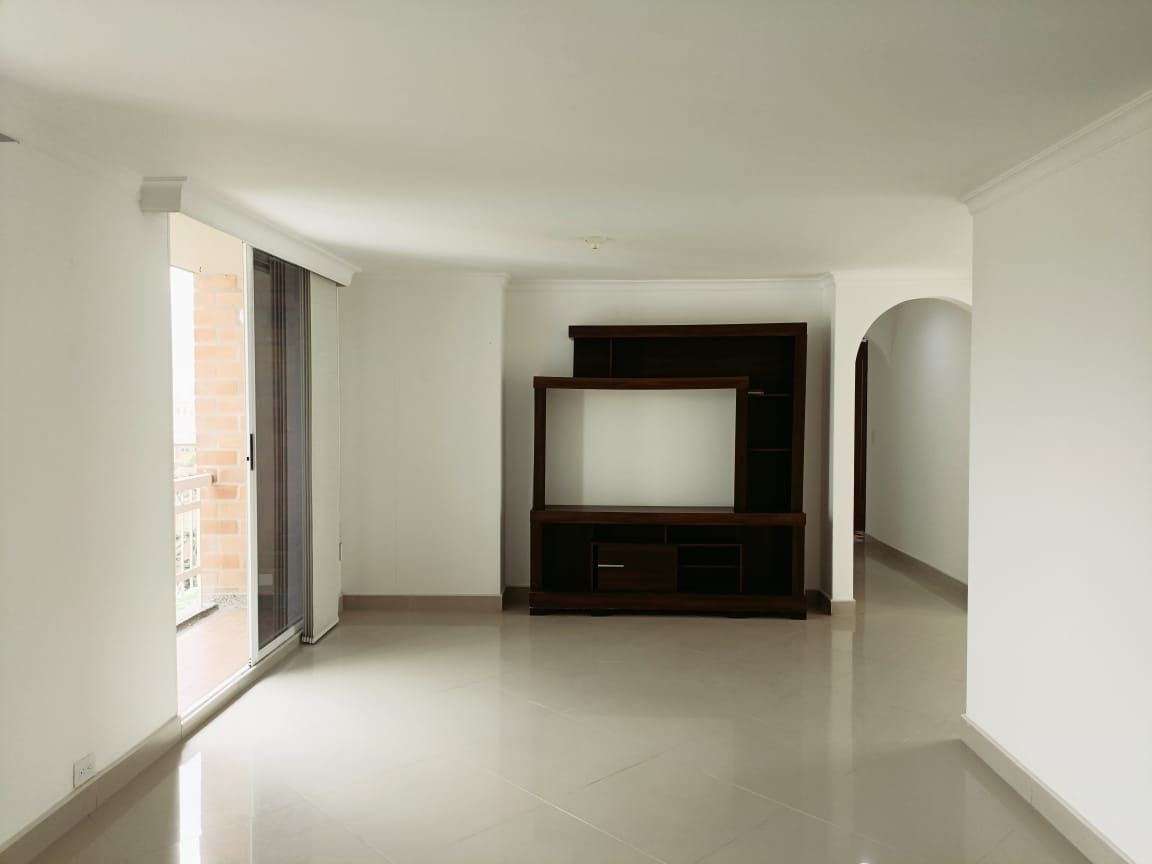 Apartamento en arriendo Antioquia Medellín Loma De Los Bernal 100 m2 Habitaciones 3 Baños 2 Garajes 2 Precio $3950000