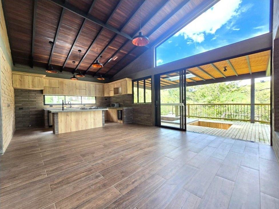 Casa en arriendo Antioquia San Vicente San Vicente 300 m2 Habitaciones 5 Baños 4 Garajes 4 Precio $6000000