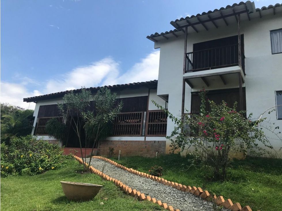 Casa Campestre en arriendo o venta Risaralda Pereira Pereira 305 m2 Habitaciones 5 Baños 4 Garajes 5 Precio venta $750000000 Precio arriendo $18600000