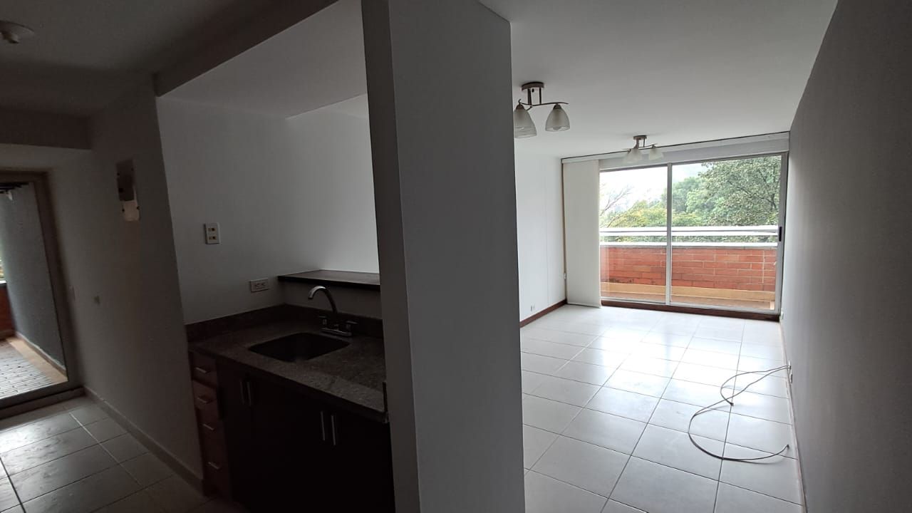 Apartamento en arriendo Antioquia Medellín Loma De Los Bernal 70 m2 Habitaciones 3 Baños 2 Garajes 1 Precio $2750000