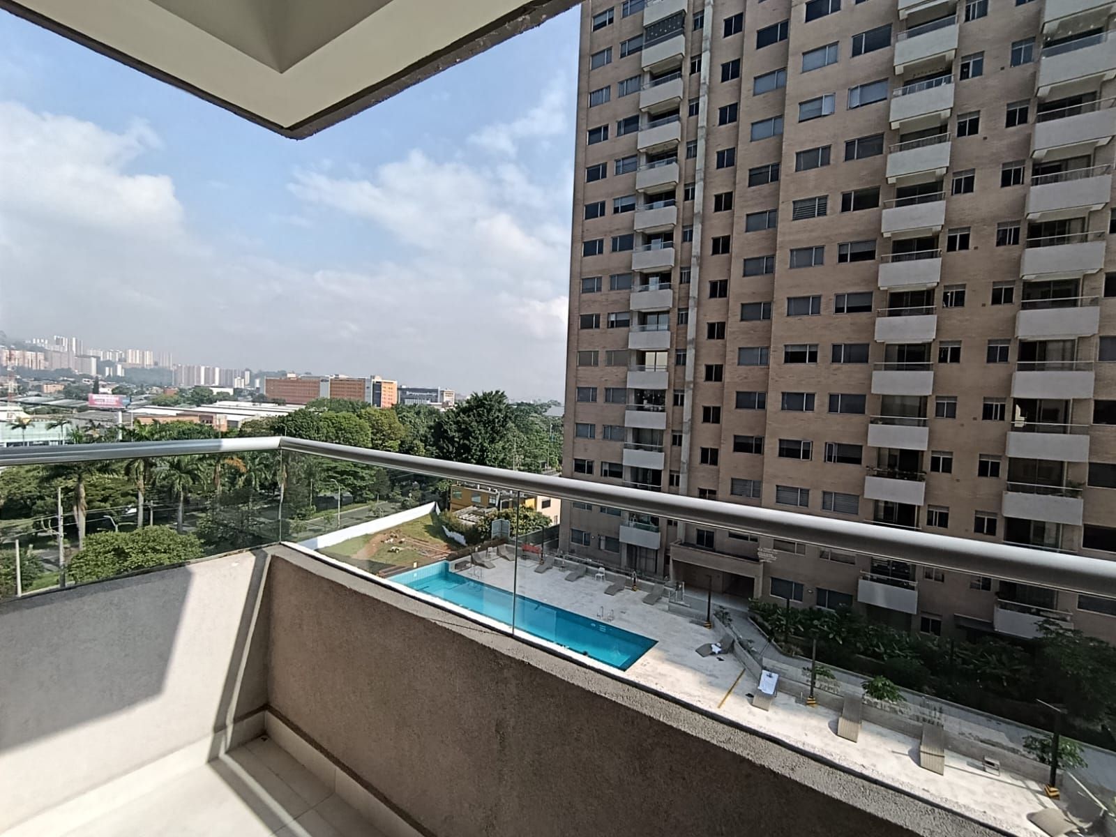 Apartamento en arriendo Antioquia Envigado Jardines 74 m2 Habitaciones 3 Baños 2 Garajes 1 Precio $4100000