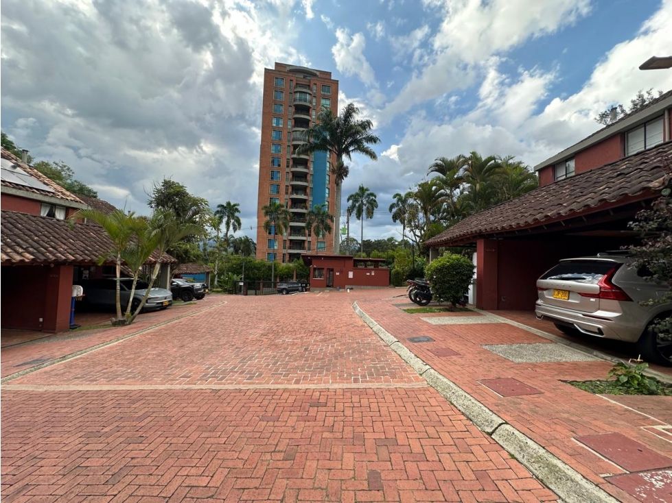 Casa en arriendo o venta Antioquia Medellín Patio Bonito 210 m2 Habitaciones 4 Baños 4 Garajes 2 Precio venta $1280000000 Precio arriendo $9000000