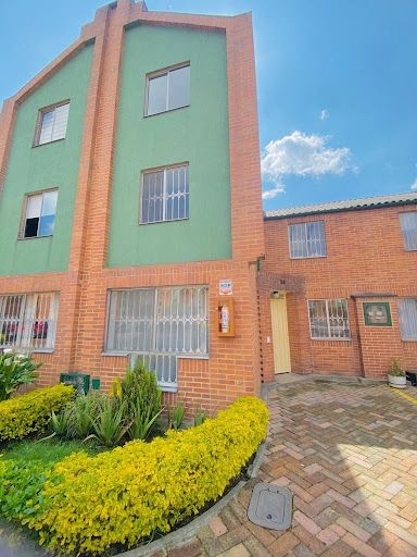 Casa en arriendo Cundinamarca Bogotá Cr Frailejones 120 m2 Habitaciones 3 Baños 2 Garajes 1 Precio $2100000