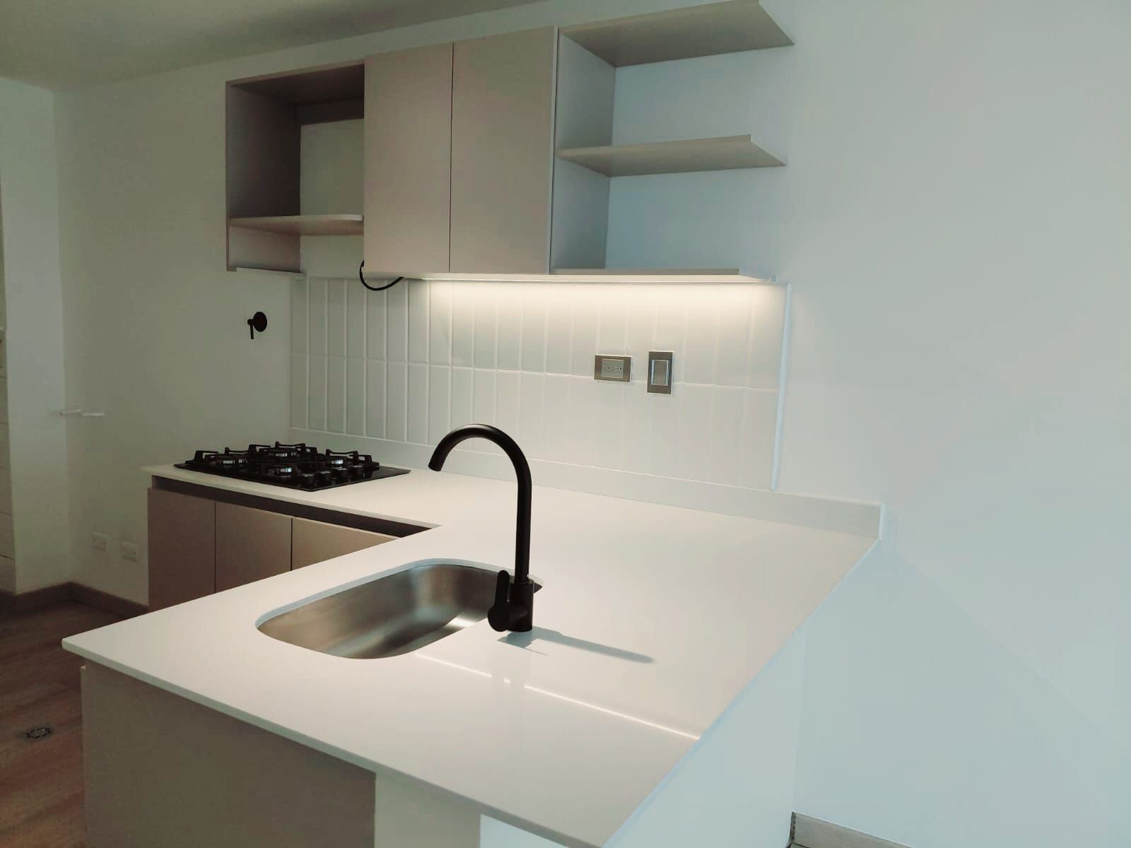 Apartaestudio en venta Antioquia Medellín Castropol 43 m2 Habitaciones 1 Baños 2 Garajes 1 Precio $465000000