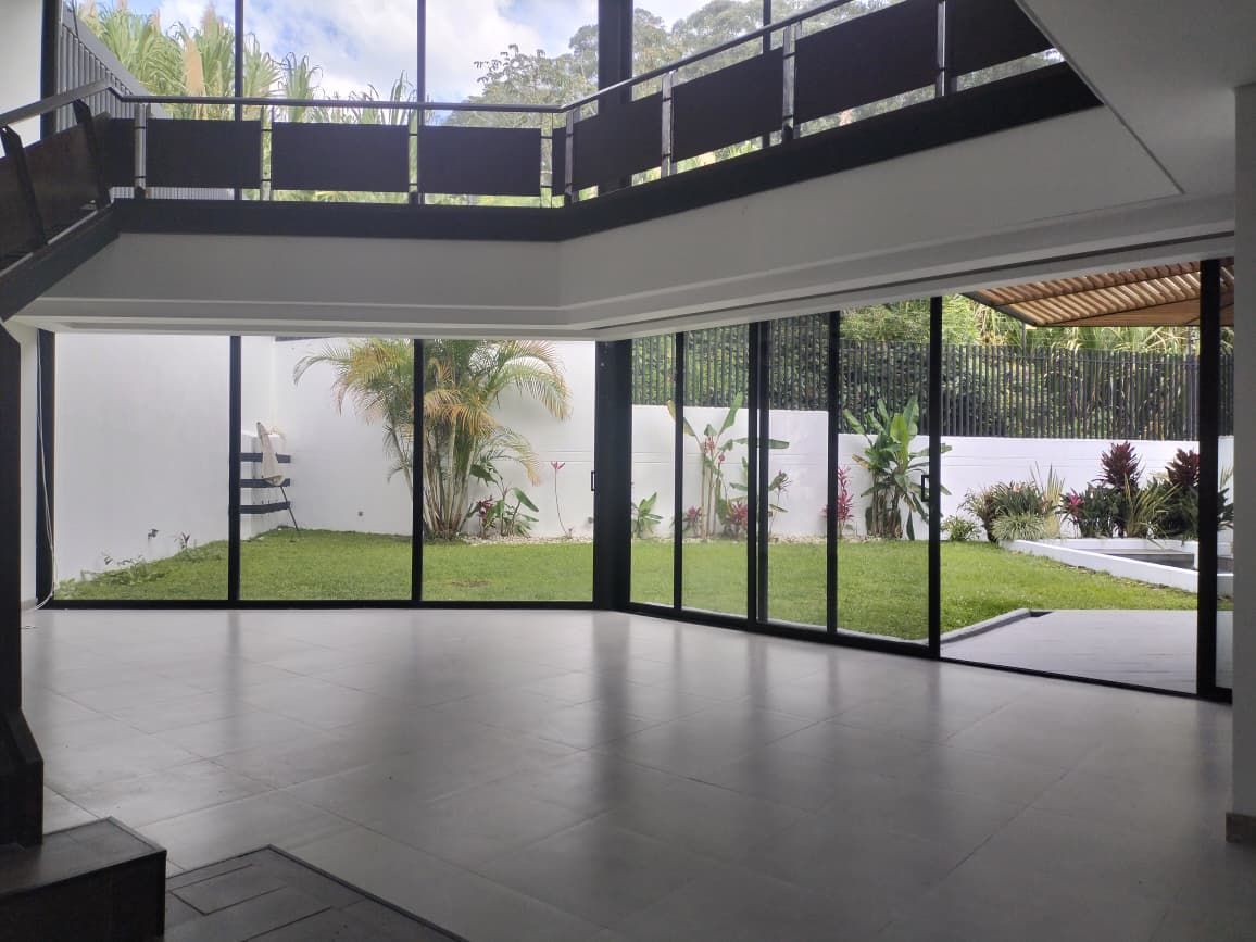 Casa en arriendo Antioquia Medellín Altos Del Poblado 600 m2 Habitaciones 3 Baños 4 Garajes 4 Precio $16300000