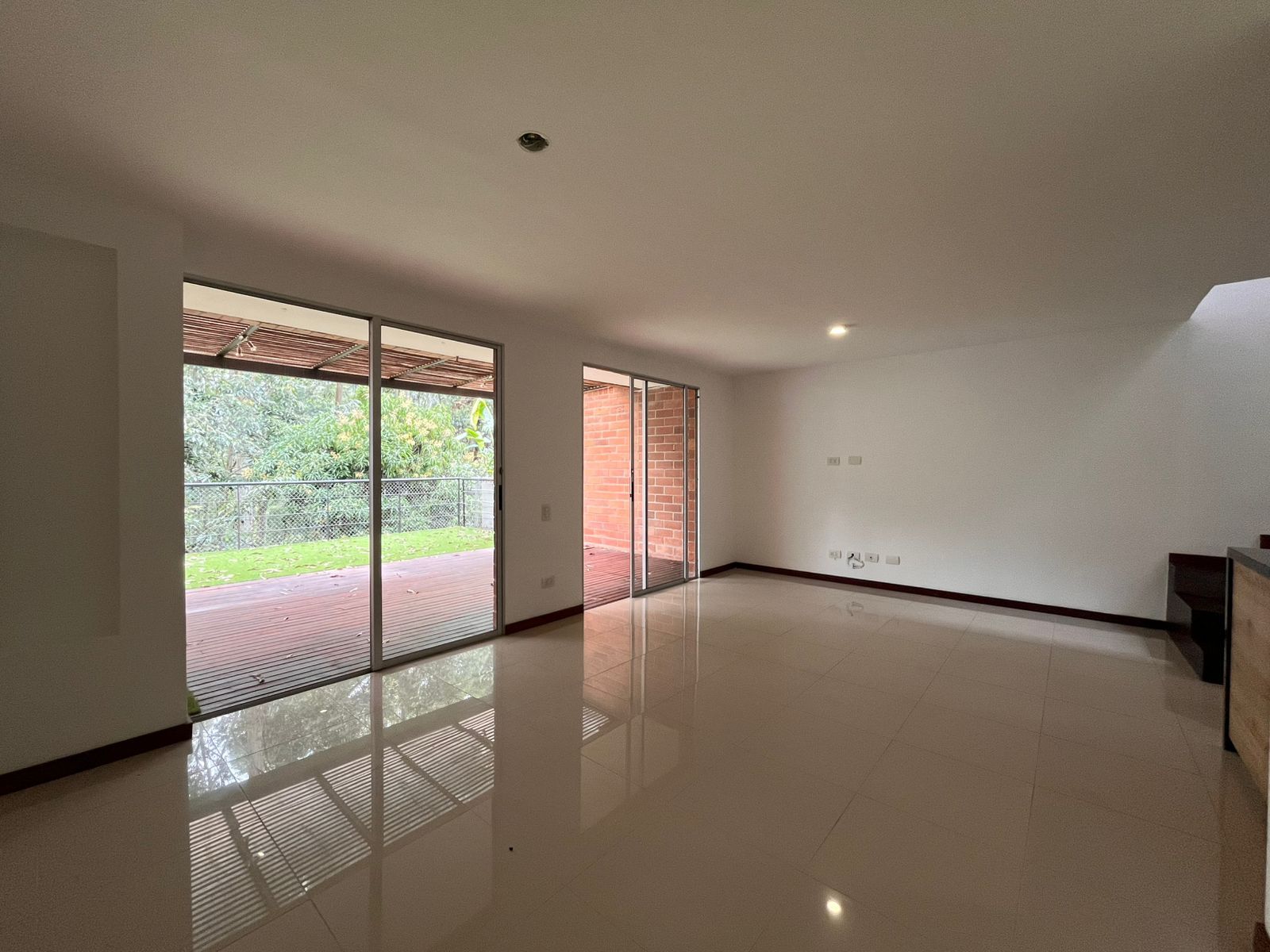 Casa en arriendo Antioquia Envigado Zúñiga 182 m2 Habitaciones 3 Baños 4 Garajes 4 Precio $8700000