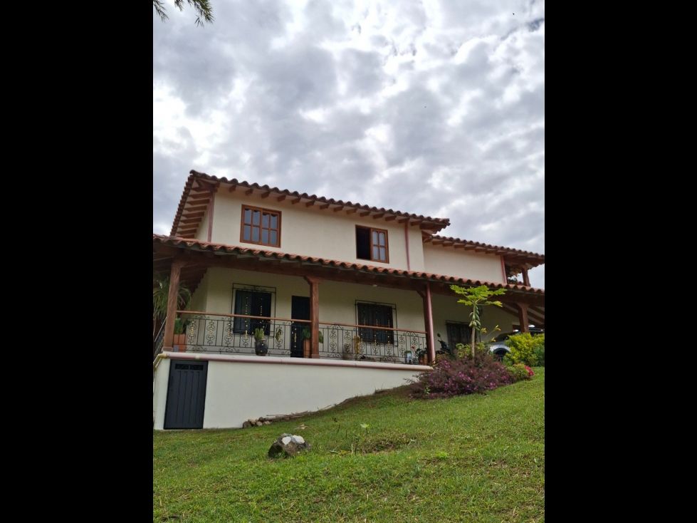 Finca en venta Antioquia Marinilla La Industrial 358 m2 Habitaciones 5 Baños 2 Garajes 2 Precio $997000000