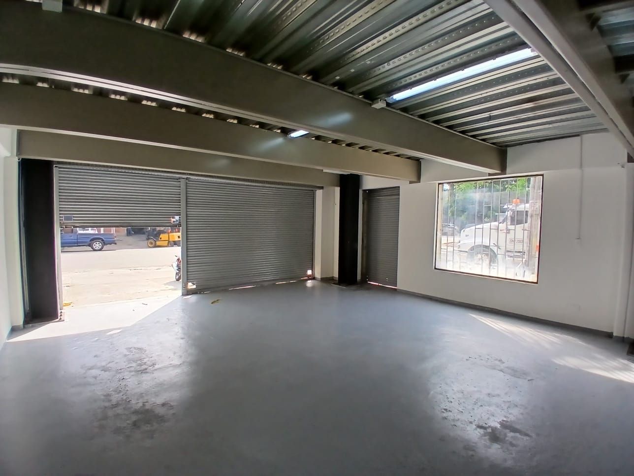 Local en arriendo Antioquia Medellín Tenche 110 m2 Habitaciones 0 Baños 2 Garajes 2 Precio $9000000