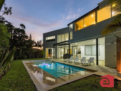 Casa en arriendo Antioquia Medellín La Hondonada 502 m2 Habitaciones 6 Baños 4 Garajes 5 Precio $28000000