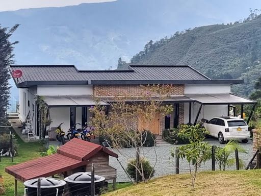 Finca en venta Antioquia Envigado Envigado 3182 m2 Habitaciones 2 Baños 3 Garajes 9 Precio $1700000000