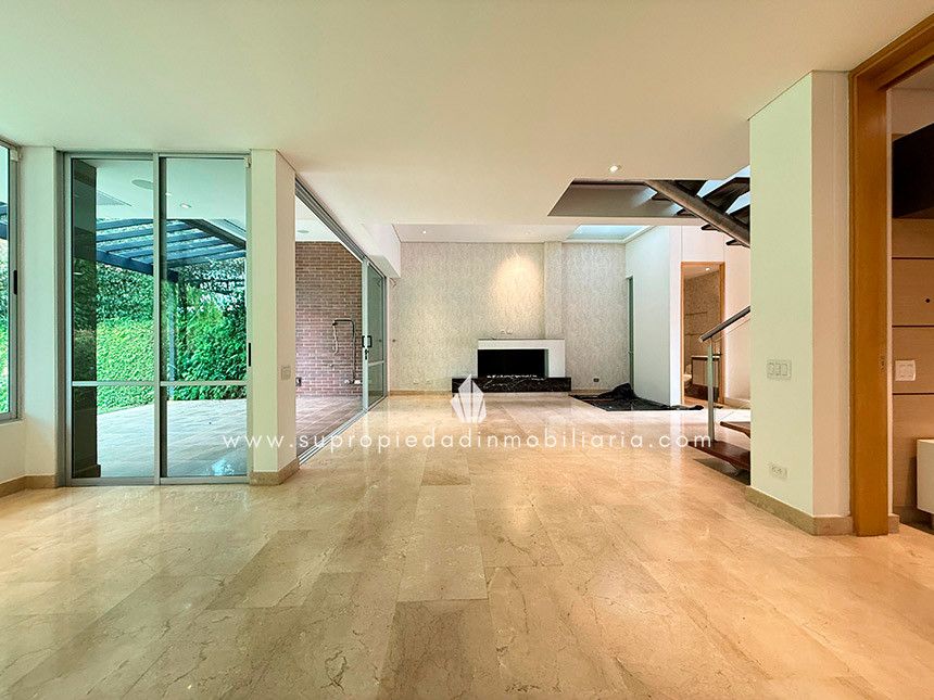 Casa en arriendo Antioquia Envigado Asd 400 m2 Habitaciones 3 Baños 5 Garajes 4 Precio $23500000