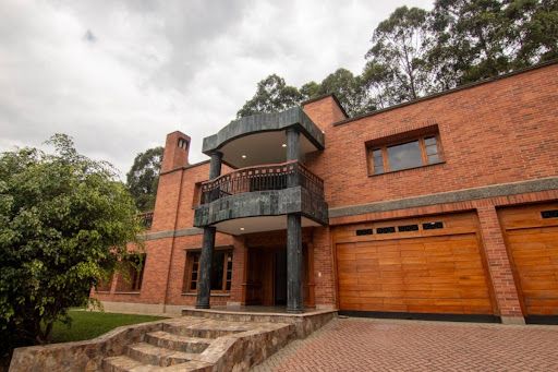 Casa en arriendo Antioquia Medellín El Tesoro 578 m2 Habitaciones 4 Baños 5 Garajes 3 Precio $23000000