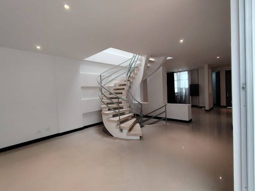 Casa en venta Risaralda Pereira La Julita 246 m2 Habitaciones 4 Baños 5 Garajes 2 Precio $980000000