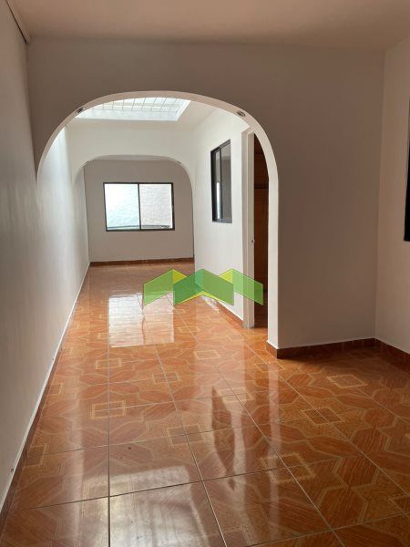 Casa en arriendo Antioquia Medellín La Salle 1 m2 Habitaciones 5 Baños 2 Garajes 0 Precio $2300000
