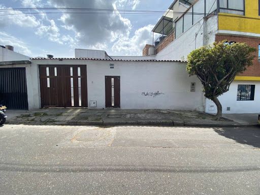 Casa en arriendo Cundinamarca Bogotá Normandia Occidental 150 m2 Habitaciones 5 Baños 3 Garajes 2 Precio $3500000