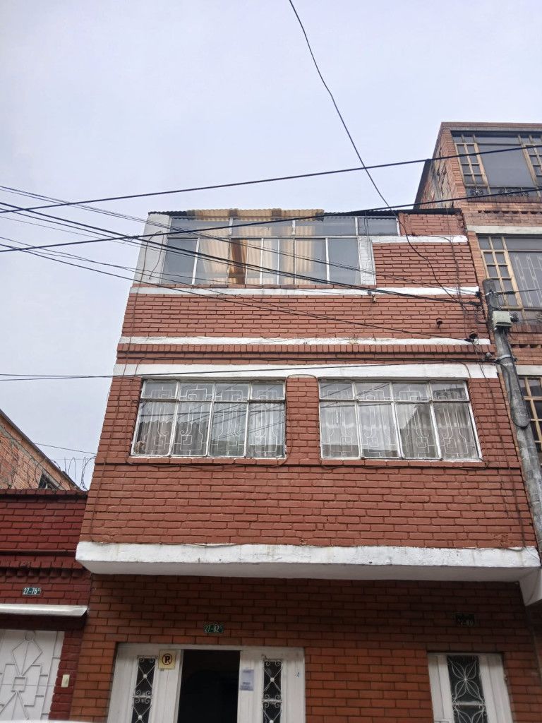 Casa en arriendo Cundinamarca Bogotá Olaya 213 m2 Habitaciones 7 Baños 4 Garajes 0 Precio $2200000