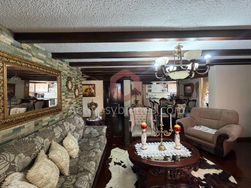 Apartamento en venta Antioquia Medellín La Candelaria 250 m2 Habitaciones 5 Baños 4 Garajes 1 Precio $900000000