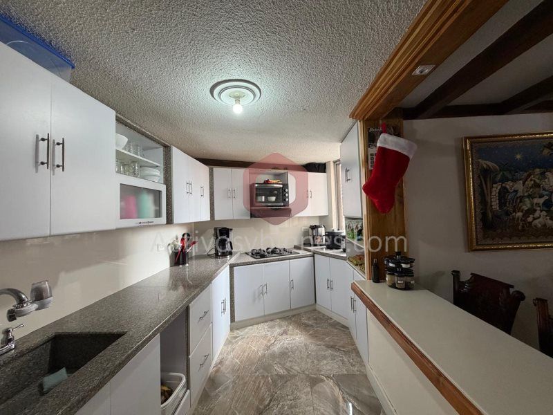 Apartamento en arriendo o venta Antioquia Medellín La Candelaria 250 m2 Habitaciones 5 Baños 4 Garajes 1 Precio venta $850000000 Precio arriendo $4098000