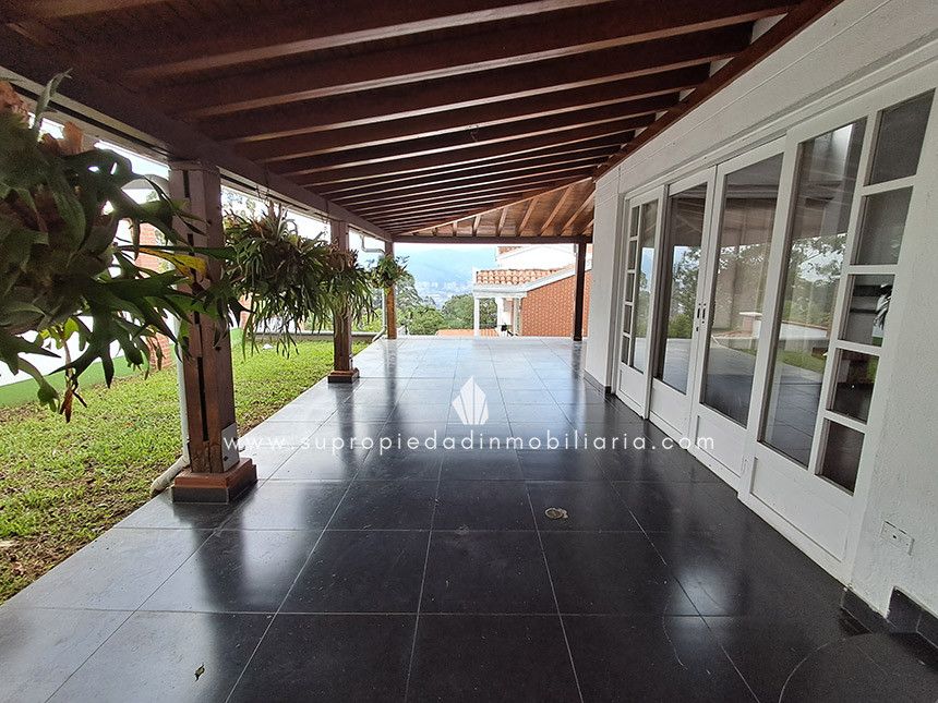 Casa en arriendo Antioquia Medellín Altos Del Poblado 300 m2 Habitaciones 4 Baños 6 Garajes 2 Precio $12000000