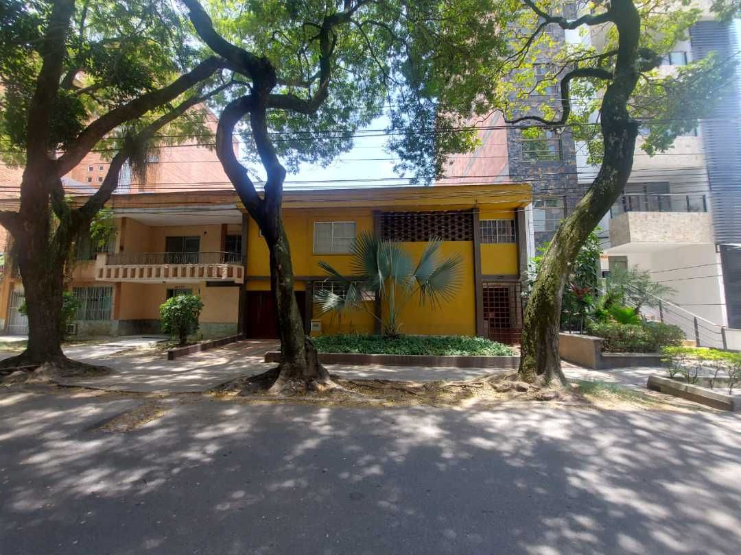 Casa en venta Antioquia Medellín San Joaquin 323 m2 Habitaciones 4 Baños 3 Garajes 2 Precio $2300000000