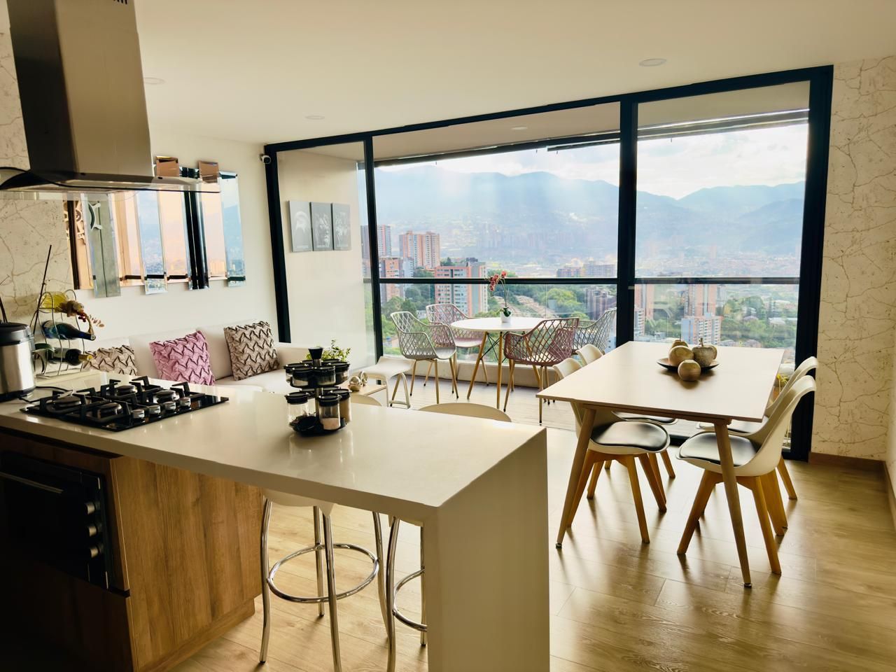 Apartamento en venta Antioquia Envigado Trianon 84 m2 Habitaciones 3 Baños 2 Garajes 2 Precio $800000000