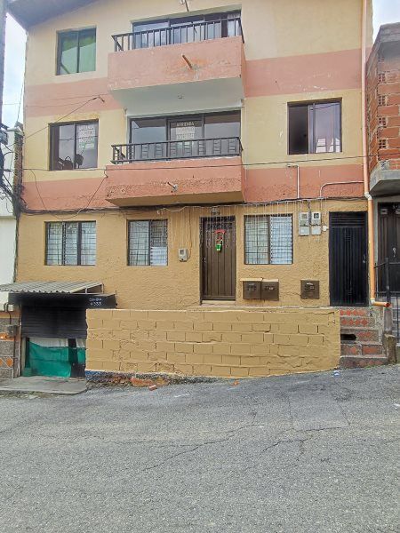 Apartamento en arriendo Antioquia Medellín El Rincon 50 m2 Habitaciones 2 Baños 1 Garajes 0 Precio $1400000