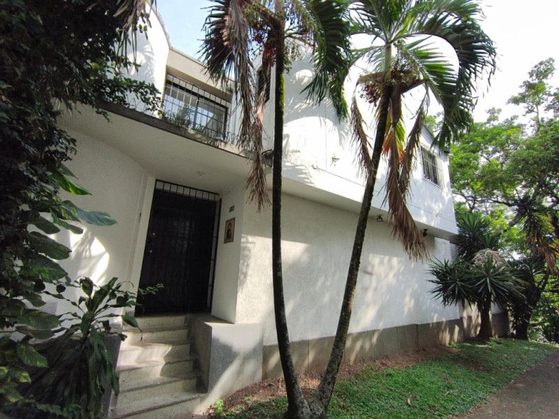 Apartamento en arriendo Valle Del Cauca Cali San Fernando Viejo 235 m2 Habitaciones 3 Baños 3 Garajes 0 Precio $2500000