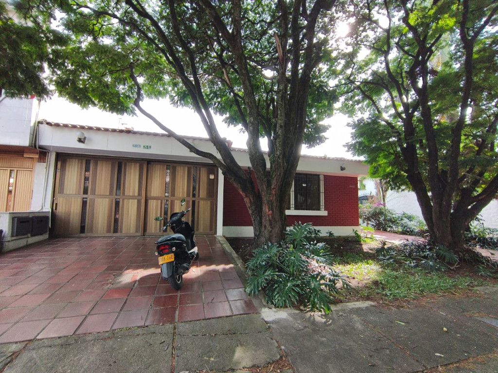 Casa en arriendo Valle Del Cauca Cali San Fernando Viejo 360 m2 Habitaciones 5 Baños 3 Garajes 2 Precio $5000000