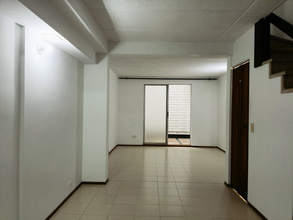 Casa en arriendo Antioquia Medellín Miravalle 150 m2 Habitaciones 3 Baños 3 Garajes 1 Precio $3650000