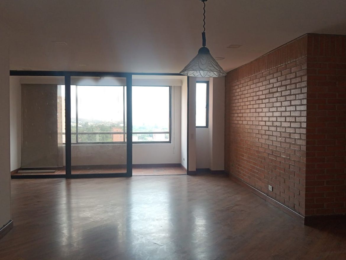 Apartamento en arriendo Antioquia Medellín Suramericana 120 m2 Habitaciones 3 Baños 3 Garajes 2 Precio $4600000