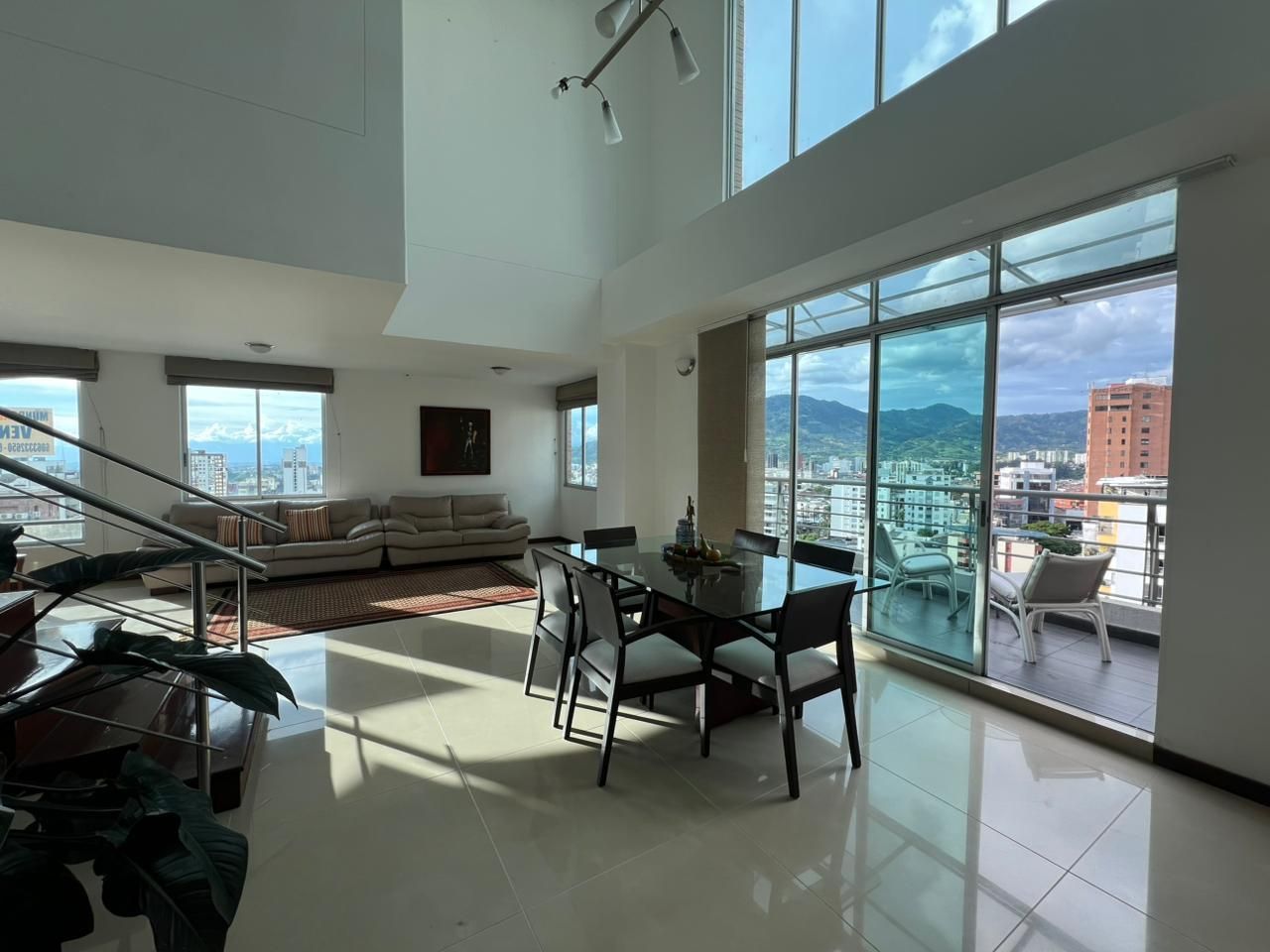 Apartamento en arriendo o venta Risaralda Pereira Pinares De San Martin 258 m2 Habitaciones 3 Baños 4 Garajes 2 Precio venta $1300000000 Precio arriendo $7200000