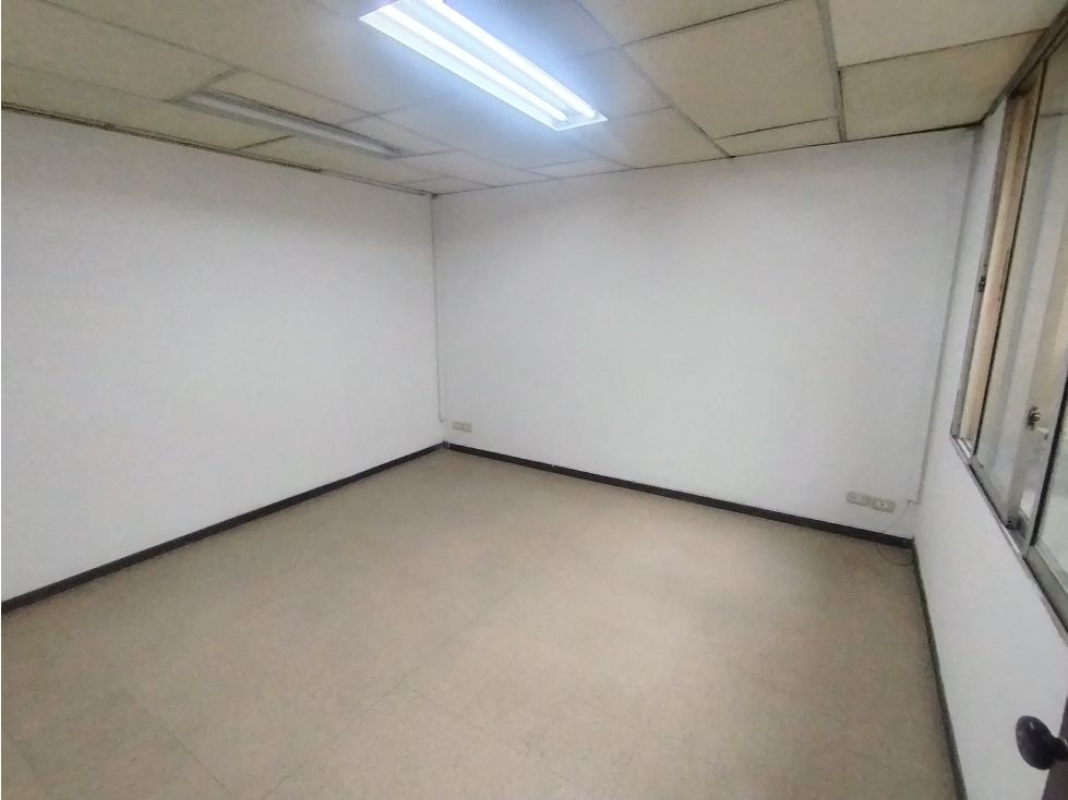 Oficina en arriendo Caldas Manizales El Centro 15 m2 Habitaciones 0 Baños 0 Garajes 0 Precio $700000